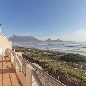 Apartment Wake Up To The Sounds, Views & Smell Of The Ocean, Cape Town